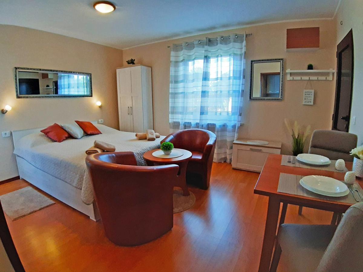 Apartments Zrinka 793 Porec Ngoại thất bức ảnh