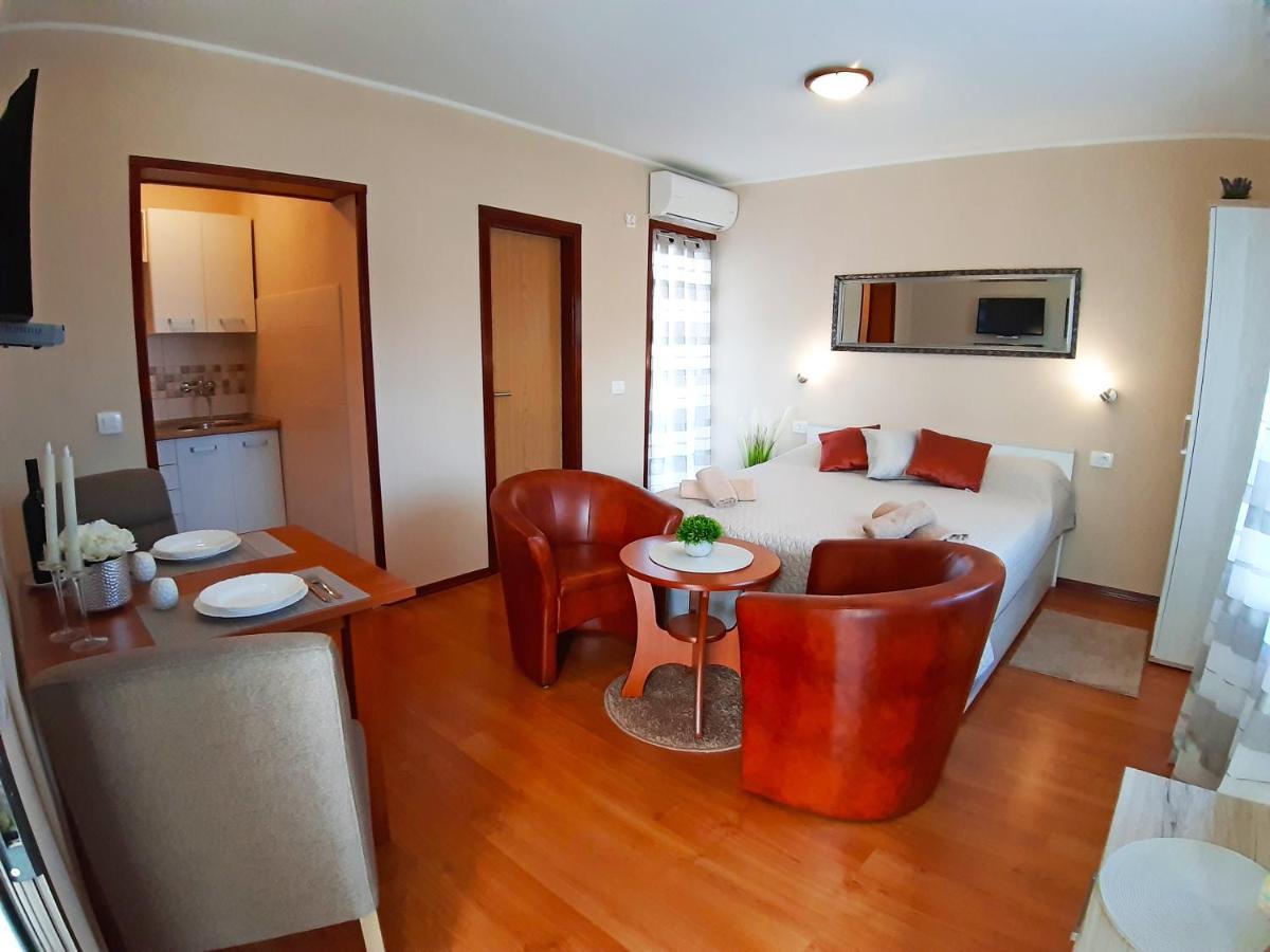 Apartments Zrinka 793 Porec Ngoại thất bức ảnh